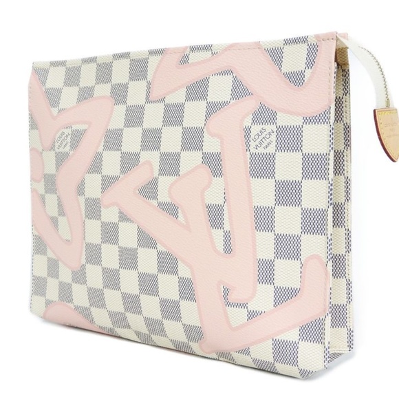 Louis Vuitton Handbags - Auth lim. ed. Louis Vuitton Tahitienne Pochette 26
